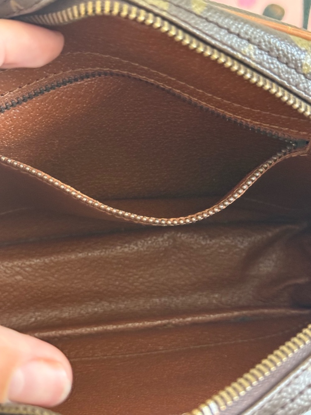 Louis Vuitton 💫 Senlis Vintage Monogram Crossbody Camera Bag - Picture 12 of 17